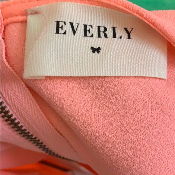 Short sleeve pink polyester dress - Picture 3 of 5